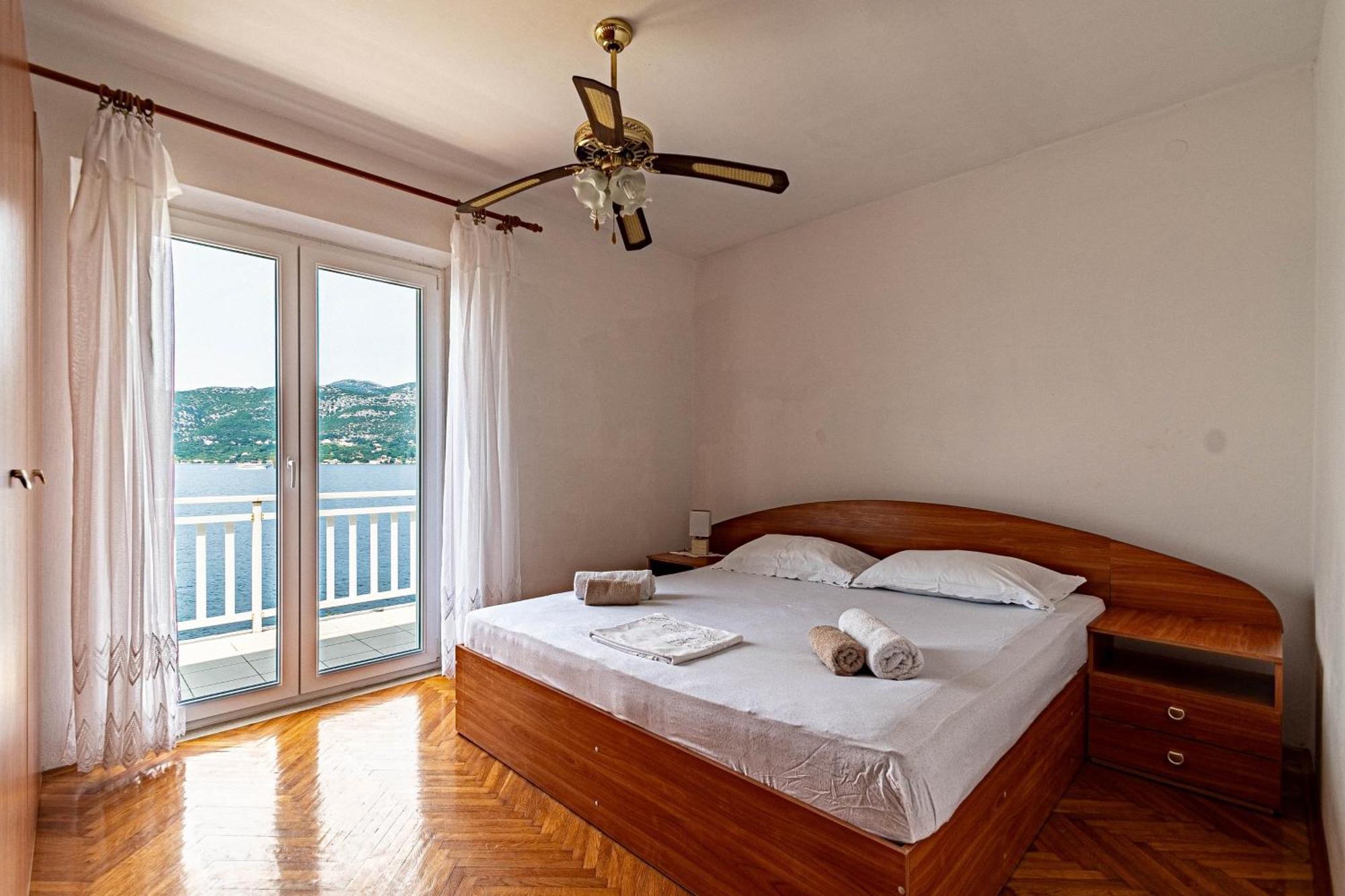 Apartments By The Sea Tri Zala, Korcula - 9237 Zrnovo ภายนอก รูปภาพ